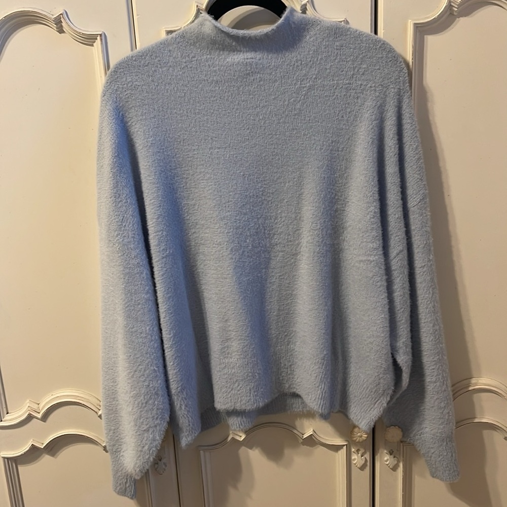 H&M sweater - Picture 2 of 4